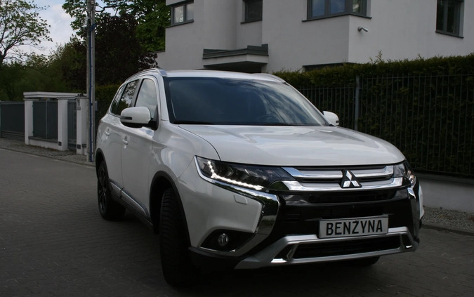 Mitsubishi Outlander cena 81500 przebieg: 50000, rok produkcji 2020 z Warszawa małe 631